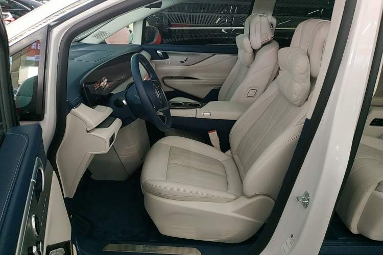 Used Buick GL8 New Energy 2024 Lu Zun Luxury Edition 7-Seater Left Front Seat