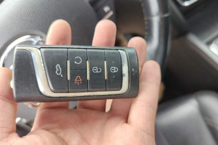 Used GAC Trumpchi GS8 2017 320T Two-Wheel Drive Luxury Smart Connectivity Version (7 Seats)
