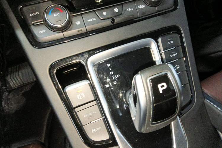 Used Geely Auto Emgrand X7 Sport 2022 1.8TD DCT Zhiya Trim Gear Lever