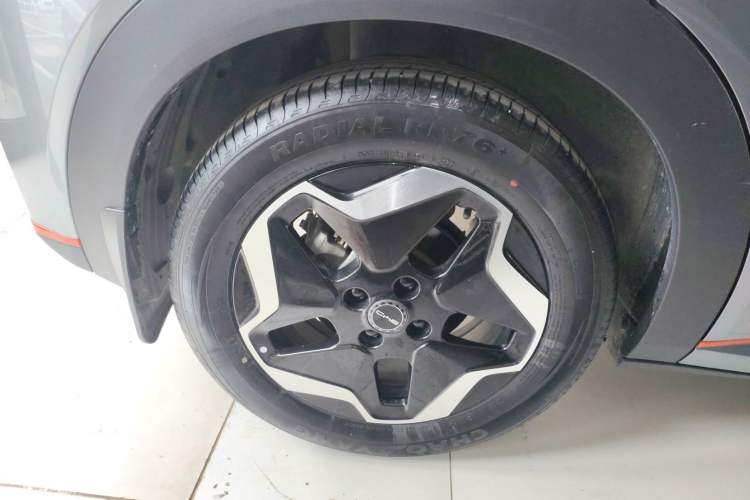 Used BYD Dolphin 2021 405 km Fashion Edition Right Rear Wheel Hub