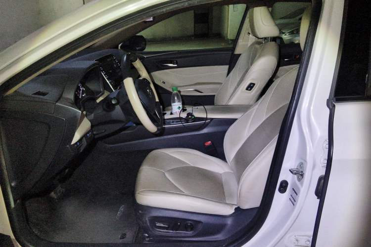 Used Toyota Avalon 2019 Dual-Engine 2.5L Luxury Edition China VI Standard