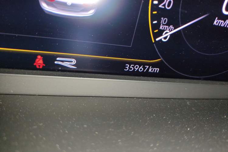 Used Volkswagen Tiguan L 2020 330TSI Automatic Two-Wheel Drive R-Line Flagship Version China VI Standard Odometer Close Up