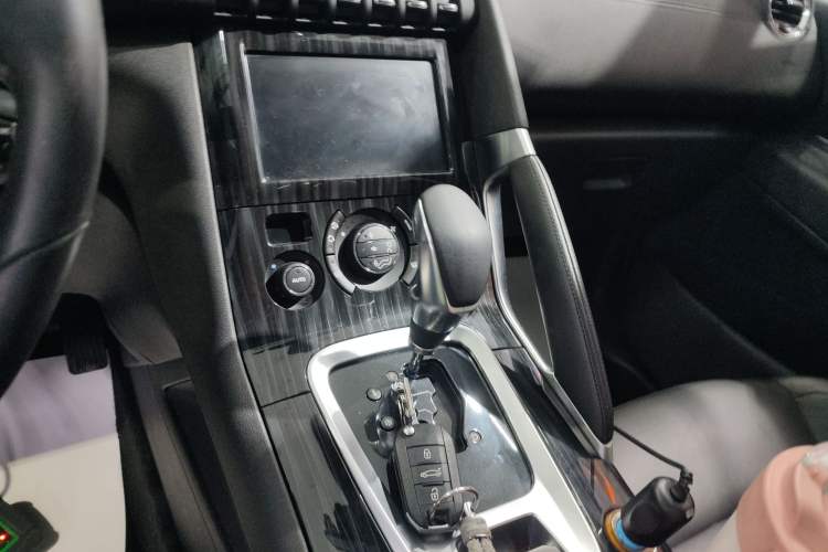 Used Peugeot 3008 2015 1.6THP Automatic Prestige Edition Gear Lever