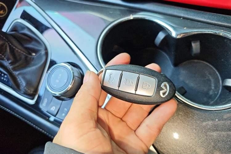 Used Infiniti Q50L 2018 2.0T Comfort Edition China VI Standard
