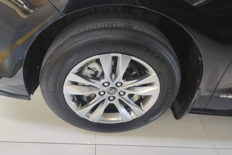 Used Toyota SIENNA 2024 2.5L Hybrid Four-Wheel Drive Prestige Edition