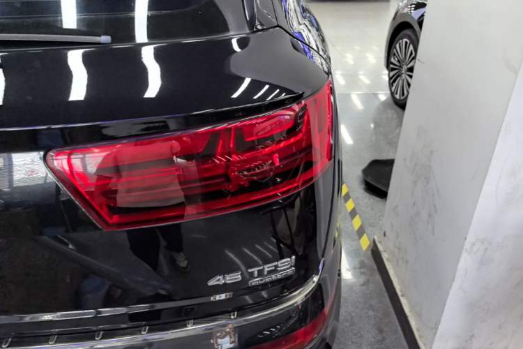Used Audi Q7 2018 40 TFSI Comfort Model
