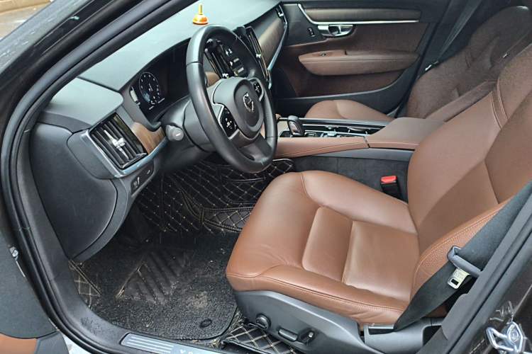 Used Volvo V90 2021 Cross Country B5 AWD Smart Range Edition