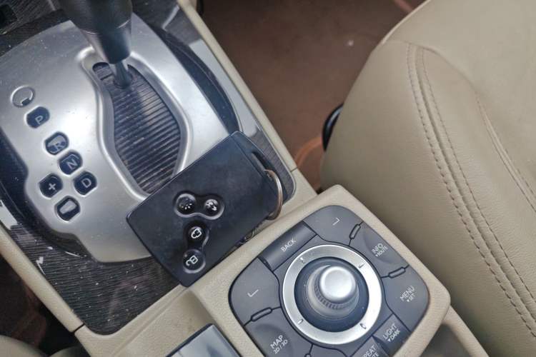 Used Renault Koleos 2012 2.5L 4x4 Comfort Edition with Navigation