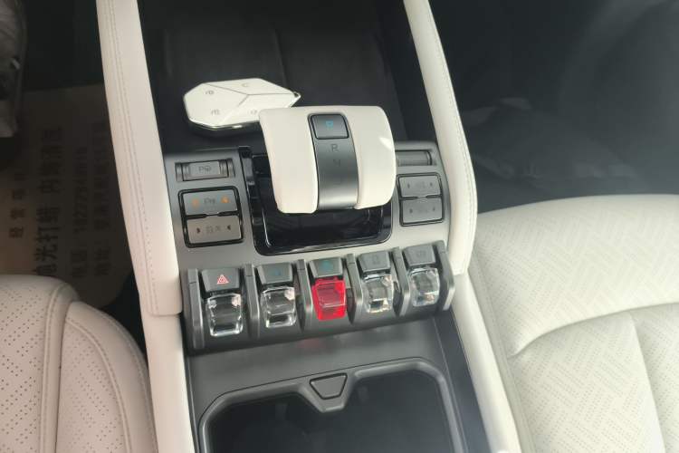 Used Formula Leopard Titanium 3 2025 501KM All-Wheel Drive Intelligent Driving Ultra Version
