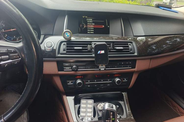 Used BMW 5 Series 2017 525Li Leading Model
