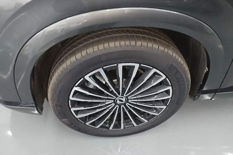 Used Dongfeng Aeolus L8 2025 Model 185KM Dream Edition