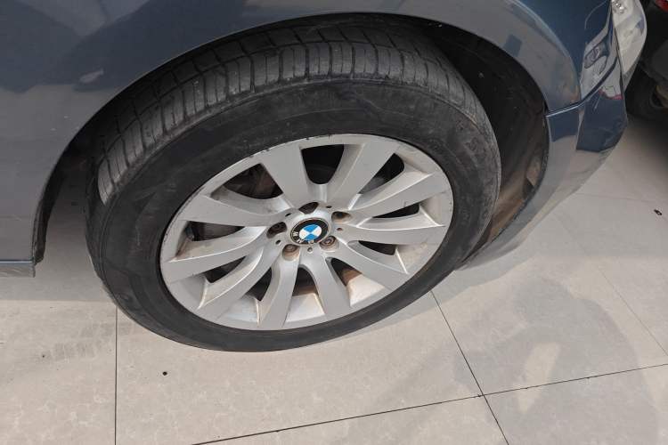 Used BMW 5 Series GT 2010 535i Leading Model Right Front Wheel Hub