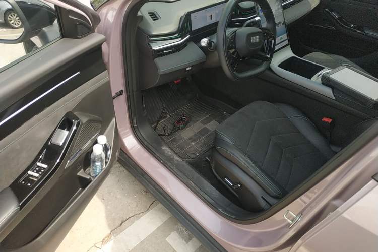 Used Geely Galaxy L6 2024 125km Creative Edition
