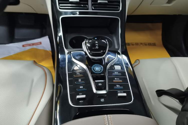 Used BYD Qin PLUS 2023 Champion Edition DM-i 120KM Leading Model
