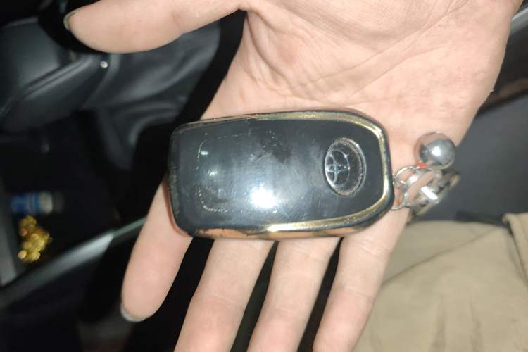 Used Toyota Highlander 2024 2.5L Smart Electric Hybrid Dual-Motor Two-Wheel-Drive Elite Edition 5 Seats Vehicle Key