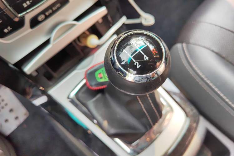 Used BYD Surui 2014 1.5L Manual Luxury Model Gear Lever