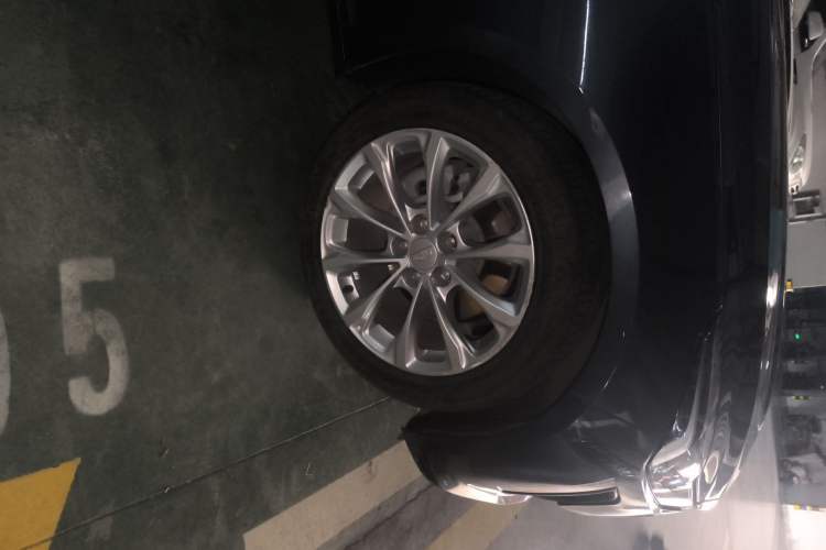 Used Cadillac CT5 2021 28T Luxury Model Right Front Wheel Hub