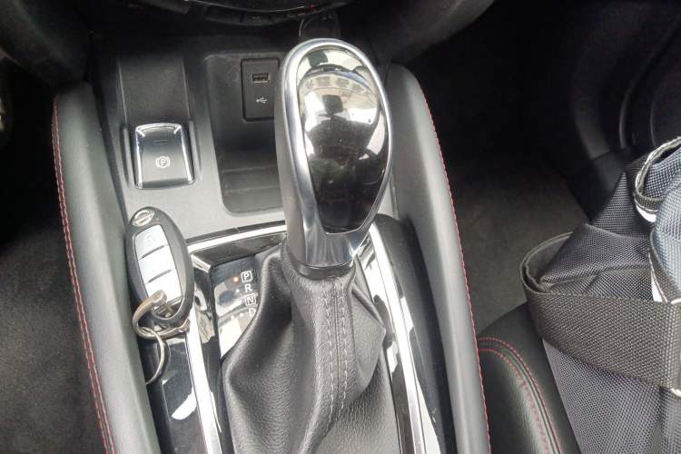 Used Nissan Qashqai 2019 2.0L CVT Luxury Edition Gear Lever