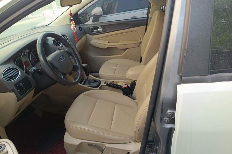 Used Ford Focus 2011 Hatchback 1.8L Automatic Fashion Edition
