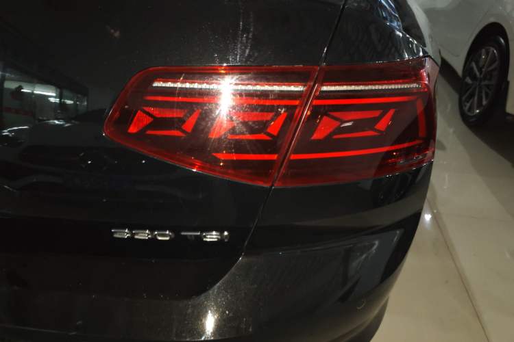 Used Volkswagen Magotan 2023 2 Million Units Commemorative Edition 330TSI DSG Luxury Version Exterior 3