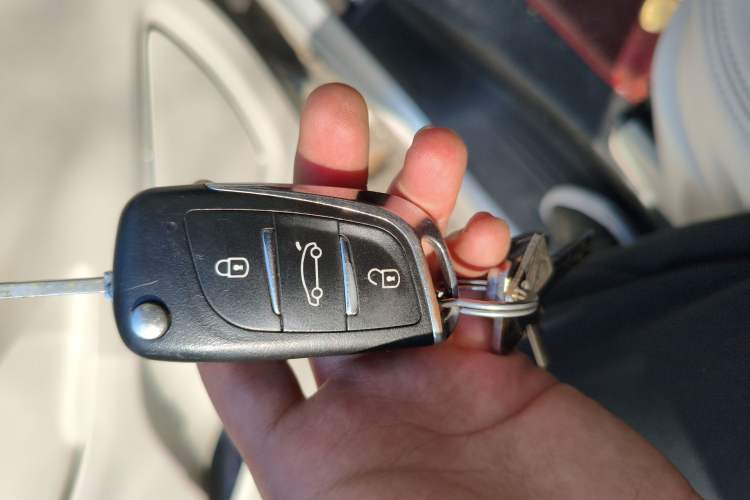 Used SAIC MAXUS G10 2014 2.0T Automatic Elite Edition
