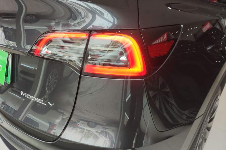 Used Tesla Model Y 2024 Rear-Wheel-Drive Version Right Rear Taillight