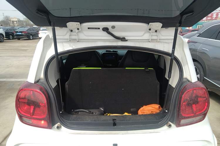 Used Roewe Clever 2021 302 km New Four-Seater Super-Efficient Version