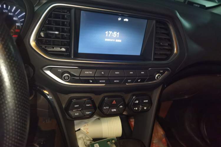 Used GAC Trumpchi GS4 2017 235T Automatic Two-Wheel Drive Luxury Smart Connectivity Version Audio And AC Panel