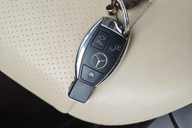 Used Mercedes-Benz GLK-Class 2013 GLK 300 4MATIC Dynamic Sunroof Model