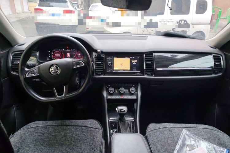 Used Skoda Kodiaq 2019 Facelifted TSI330 5-Seater Two-Wheel-Drive Luxury Enjoyment Edition China VI Standard Center Console