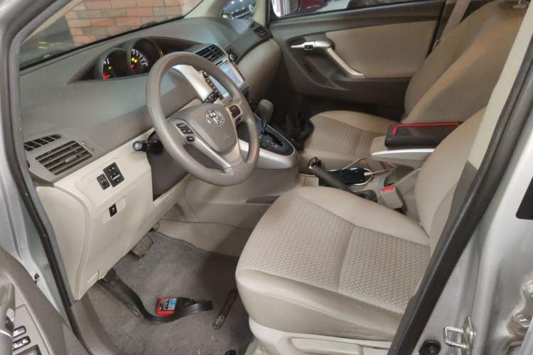 Used Toyota Verso 2014 Starlight 180E CVT Elite Edition
