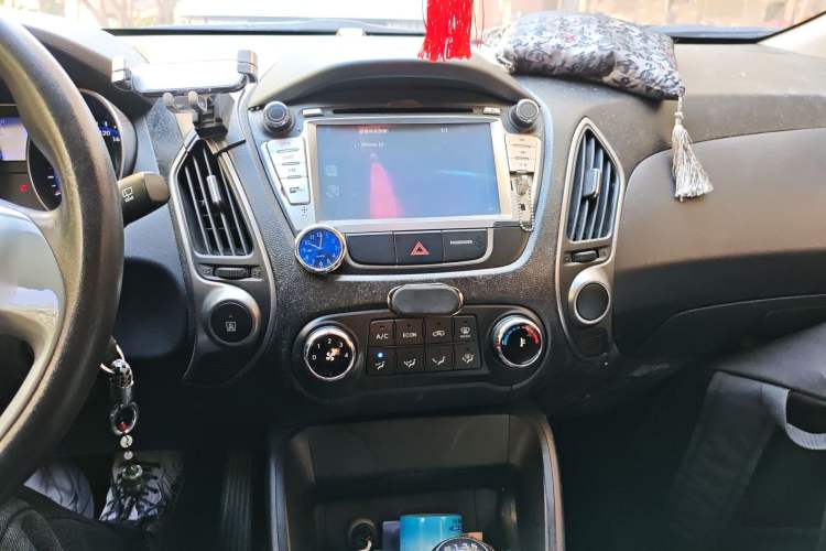 Used Hyundai ix35 2012 2.0L Manual Two-Wheel Drive New Edition GL Audio And AC Panel