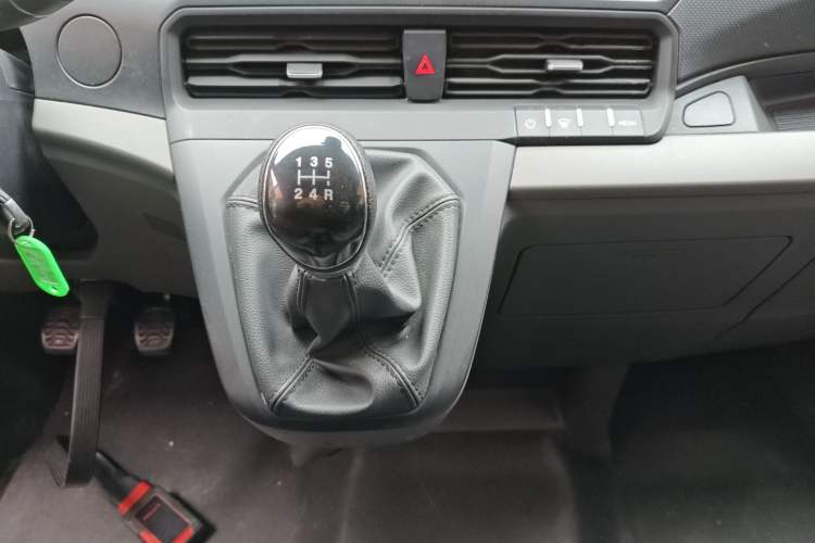 Used Ford Transit 2023 2.0T Diesel Manual Multifunction Commercial Vehicle Short Wheelbase Low Roof 5/6 Seats