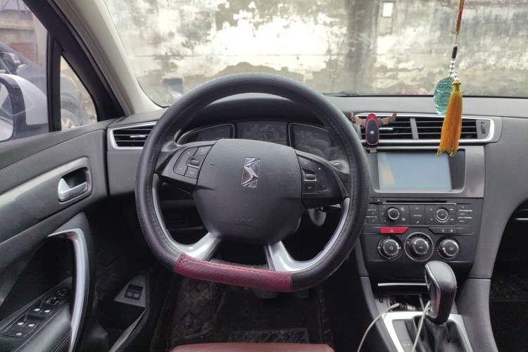 Used DS 5LS 2014 1.8L automatic Comfort version VTi140