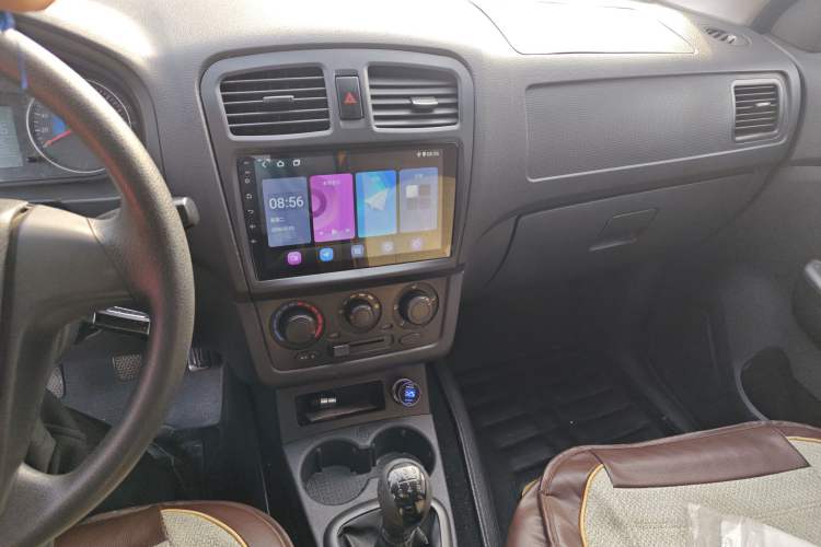 Used Dongfeng Fengon 330 2014 1.5L Manual Utility Version DK15 Audio And AC Panel