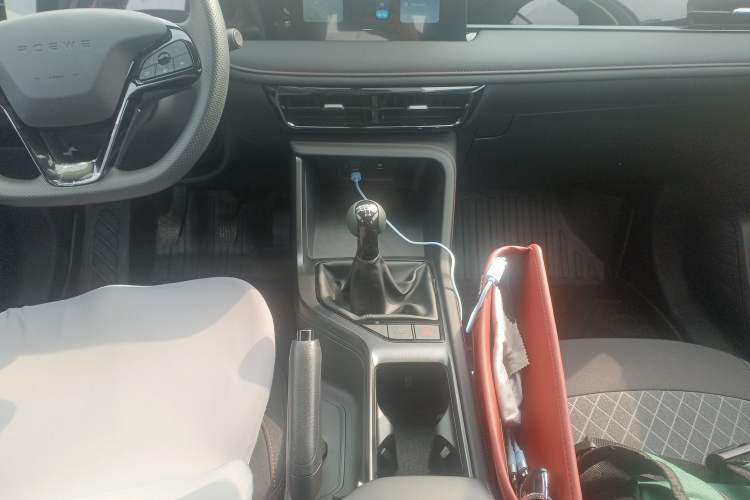 Used Roewe i5 2026 Model 1.5L Manual Comfort Version
