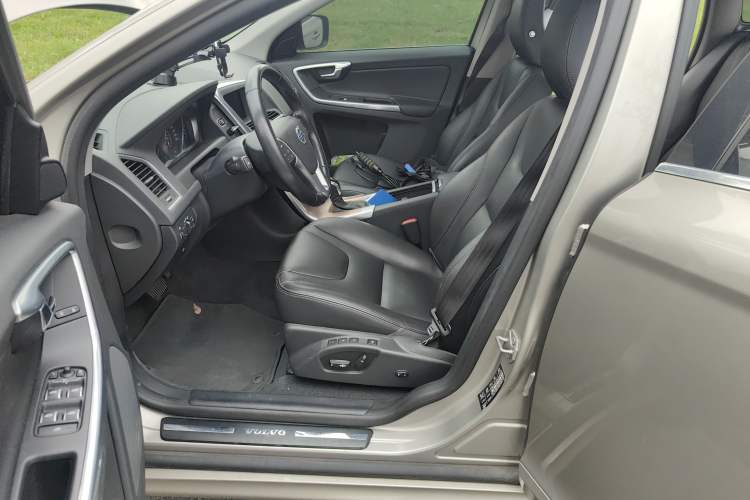 Used Volvo XC60 2015 T5 Smart Upgrade Model
