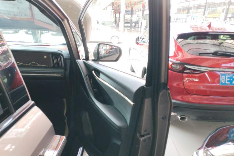 Used GAC Trumpchi M8 2023 Zongshi Series Dual-Motor Flagship Edition Interior 2