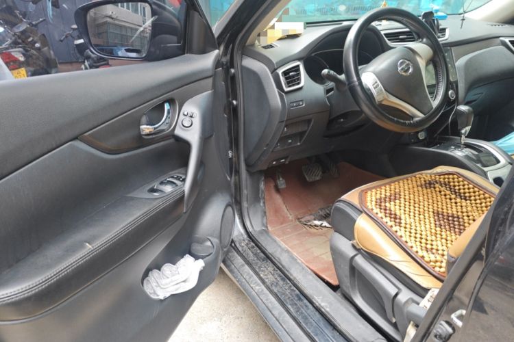 Used Nissan X-Trail 2014 2.0L CVT Comfort Edition 2WD Driver Seat