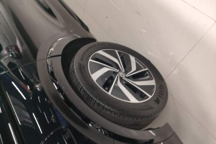 Used Volkswagen Viloran 2022 380TSI Luxury Edition Right Rear Wheel Hub