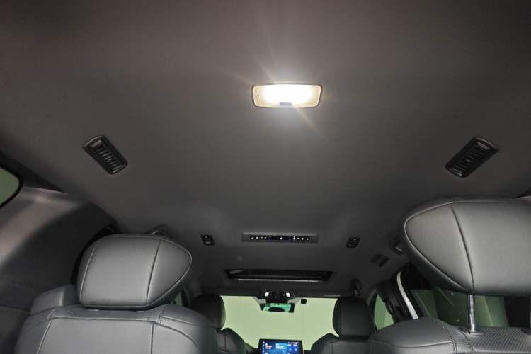 Used Toyota SIENNA 2023 2.5L Hybrid Deluxe Edition