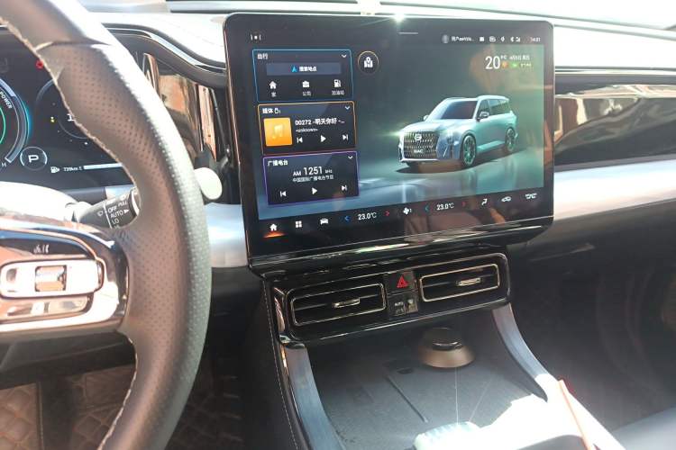 Used GAC Trumpchi GS8 2022 Dual-Engine Series 2.0TM Four-Wheel Drive Prestige Edition (6 Seats) Audio And AC Panel