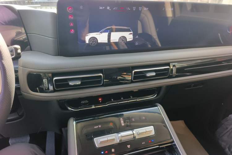 Used Lincoln Aviator 2024 3.0T V6 All-Wheel-Drive Elegance Edition Six Seats Audio And AC Panel