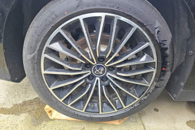 Used BYD Han 2025 DM-i Intelligent Driving Edition 125KM LiDAR Flagship Model Right Rear Wheel Hub