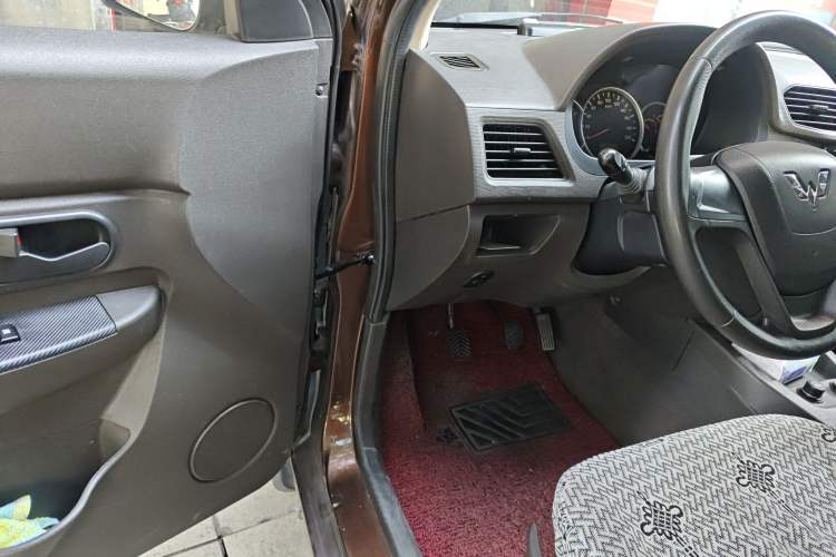 Used Wuling Hongguang 2015 1.5L S Base Model China IV
