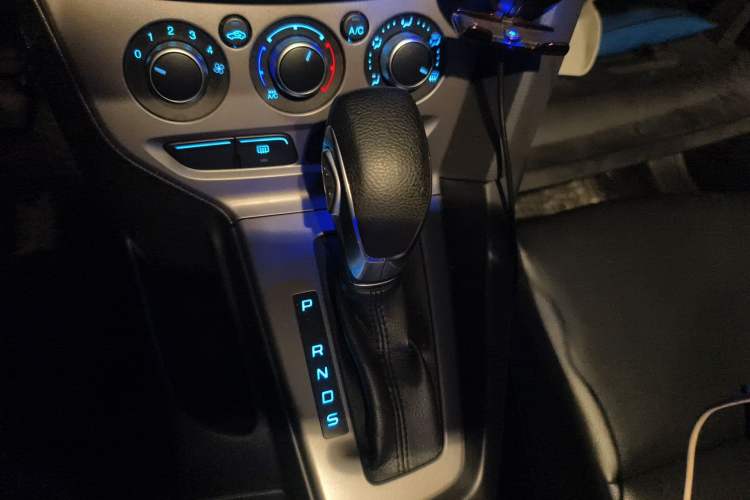 Used Ford Focus 2012 Hatchback 1.6L Automatic Comfort Model Gear Lever