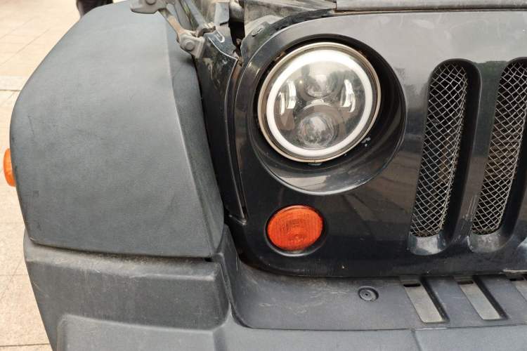 Used Jeep Wrangler 2013 3.6L Rubicon four-door model Right Front Headlight