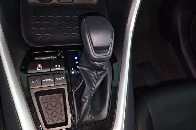 Used Toyota RAV4 2024 2.0L CVT Two-Wheel Drive Urban Edition
