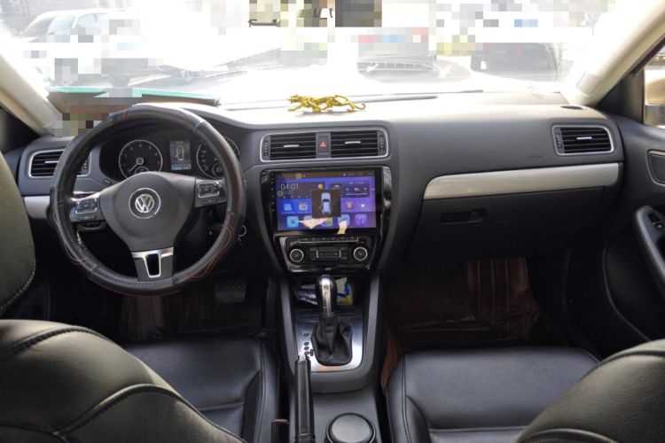 Used Volkswagen Sagitar 2014 1.4TSI Automatic Luxury Model Center Console