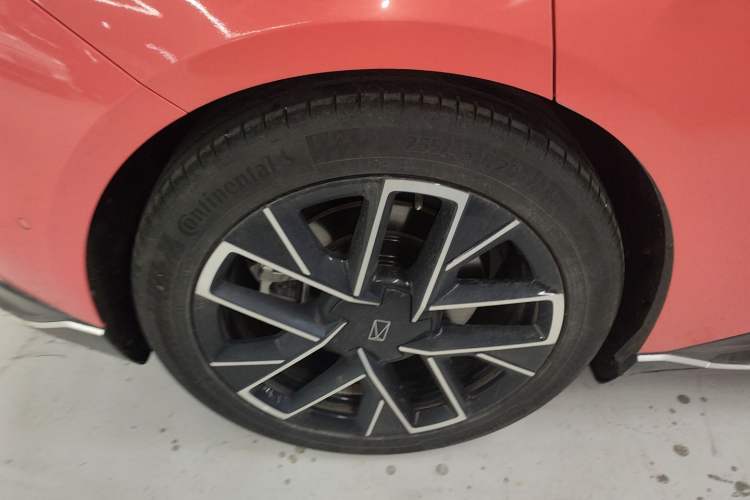 Used Avatr 06 2025 Pro Range-Extended Edition Right Rear Wheel Hub